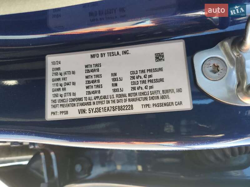 Седан Tesla Model 3 2024 в Киеве