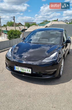 Седан Tesla Model 3 2022 в 