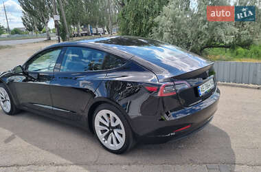 Седан Tesla Model 3 2022 в 
