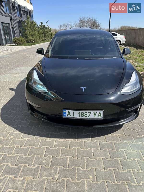 Седан Tesla Model 3 2022 в 
