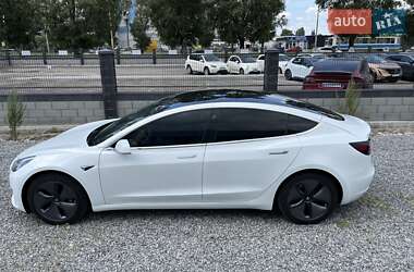 Седан Tesla Model 3 2020 в 