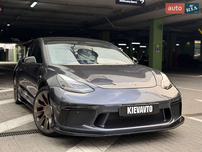 Седан Tesla Model 3 2021 в Киеве