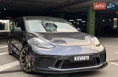 Седан Tesla Model 3 2021 в 