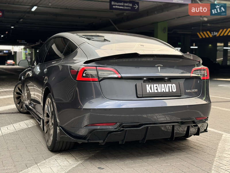 Седан Tesla Model 3 2021 в Киеве