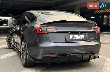 Седан Tesla Model 3 2021 в 