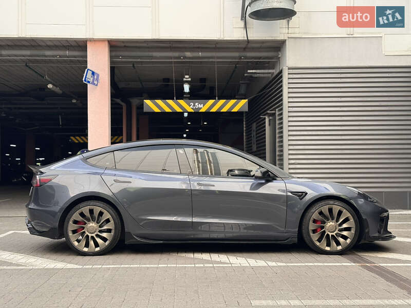 Седан Tesla Model 3 2021 в Киеве