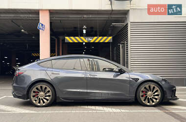 Седан Tesla Model 3 2021 в 