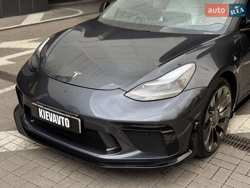 Седан Tesla Model 3 2021 в Киеве
