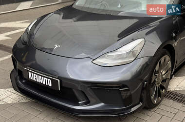 Седан Tesla Model 3 2021 в 