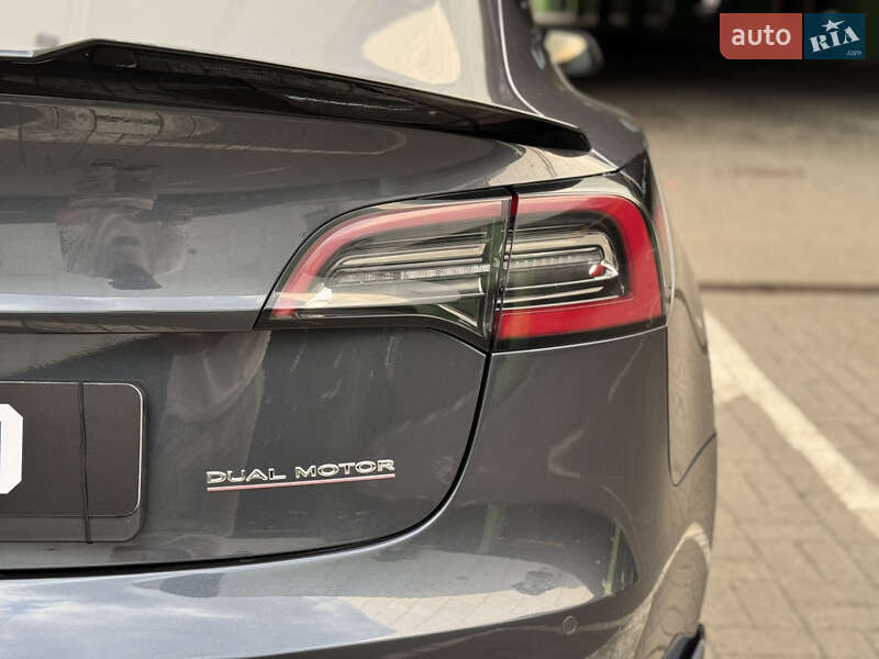 Седан Tesla Model 3 2021 в Киеве