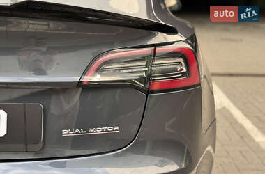 Седан Tesla Model 3 2021 в 