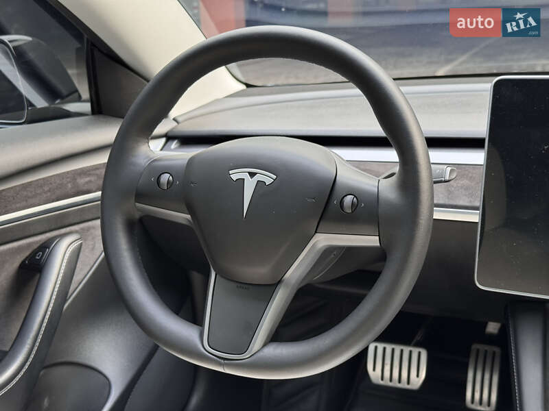 Седан Tesla Model 3 2021 в Киеве