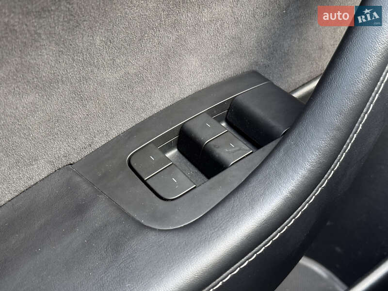 Седан Tesla Model 3 2021 в Киеве