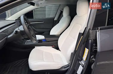 Седан Tesla Model 3 2021 в 