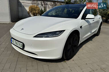 Седан Tesla Model 3 2024 в 