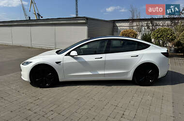 Седан Tesla Model 3 2024 в 