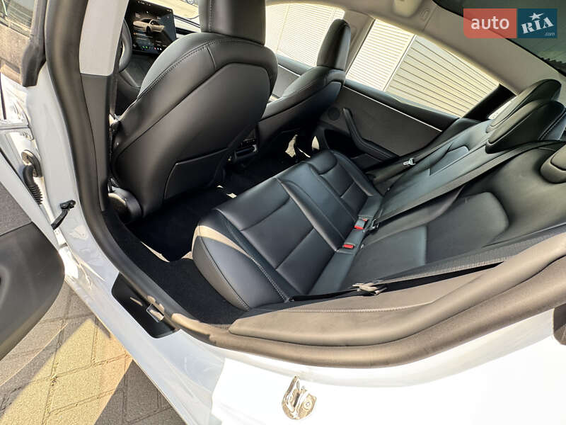 Седан Tesla Model 3 2024 в Днепре