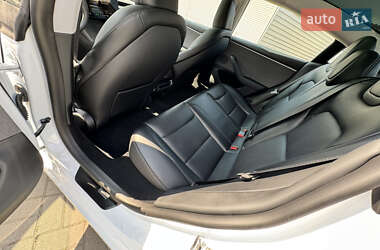 Седан Tesla Model 3 2024 в 