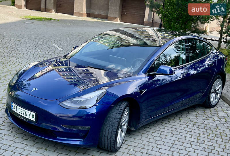 Седан Tesla Model 3 2022 в Ивано-Франковске
