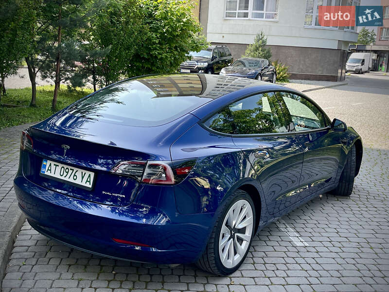 Седан Tesla Model 3 2022 в Ивано-Франковске
