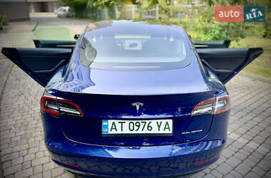 Седан Tesla Model 3 2022 в 