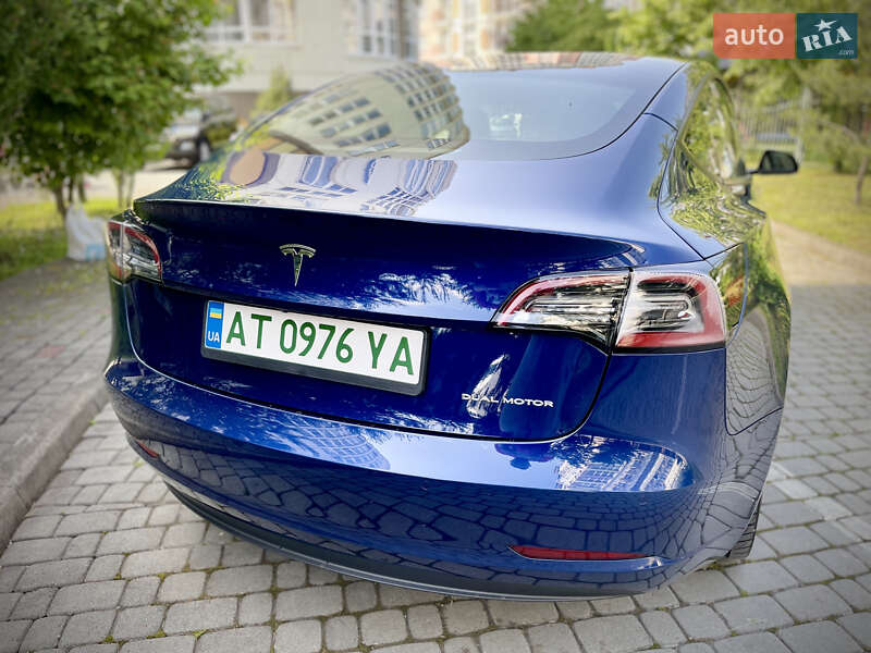 Седан Tesla Model 3 2022 в Ивано-Франковске