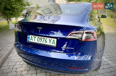 Седан Tesla Model 3 2022 в 