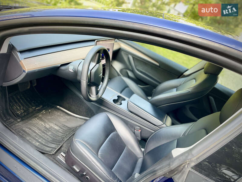 Седан Tesla Model 3 2022 в Ивано-Франковске