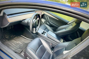 Седан Tesla Model 3 2022 в 