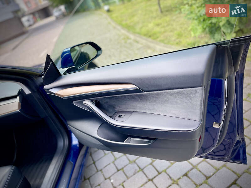 Седан Tesla Model 3 2022 в Ивано-Франковске