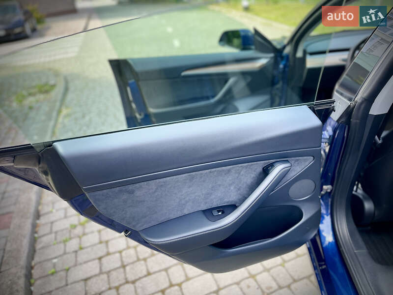 Седан Tesla Model 3 2022 в Ивано-Франковске