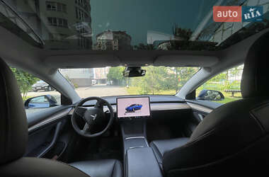 Седан Tesla Model 3 2022 в 