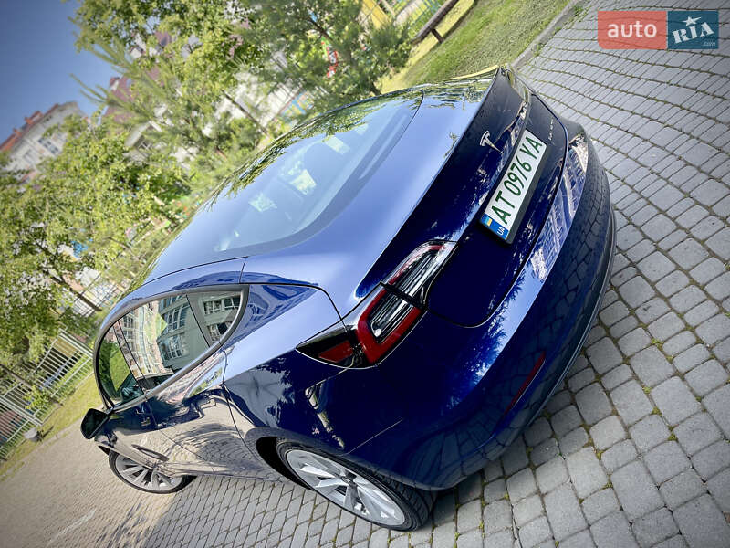 Седан Tesla Model 3 2022 в Ивано-Франковске