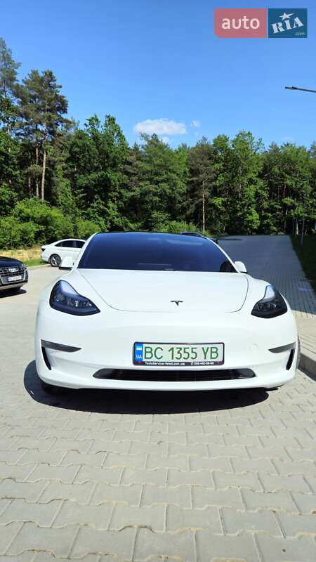 Седан Tesla Model 3 2021 в Новояворовске
