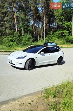 Седан Tesla Model 3 2021 в 