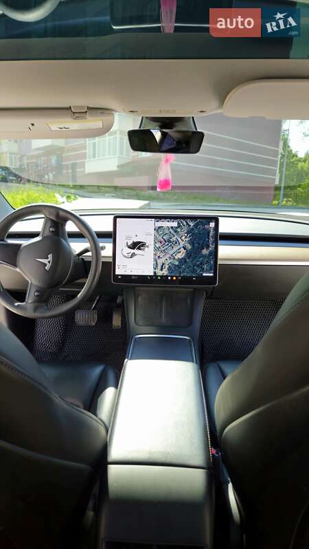 Седан Tesla Model 3 2021 в Новояворовске