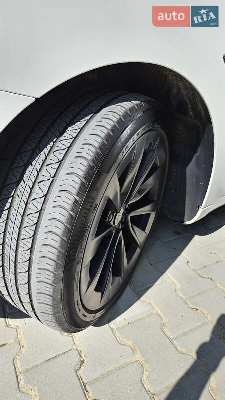 Седан Tesla Model 3 2021 в 