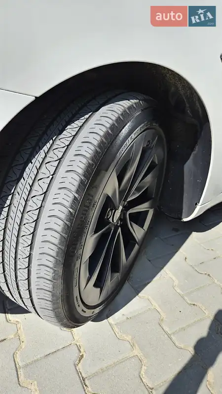 Седан Tesla Model 3 2021 в 