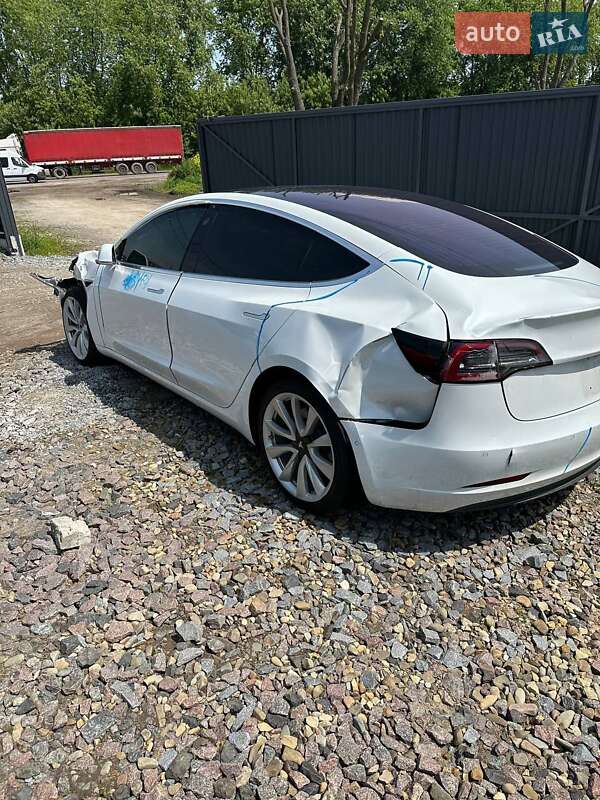 Седан Tesla Model 3 2018 в Львові
