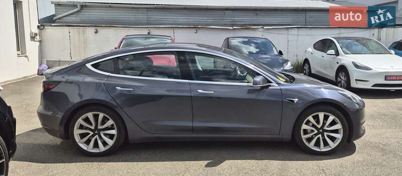 Седан Tesla Model 3 2018 в Киеве