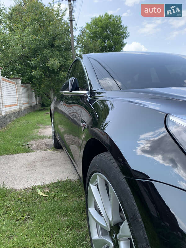 Седан Tesla Model 3 2019 в Буче