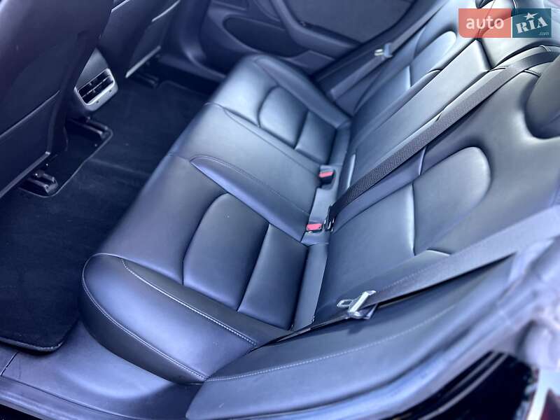 Седан Tesla Model 3 2019 в Кременці