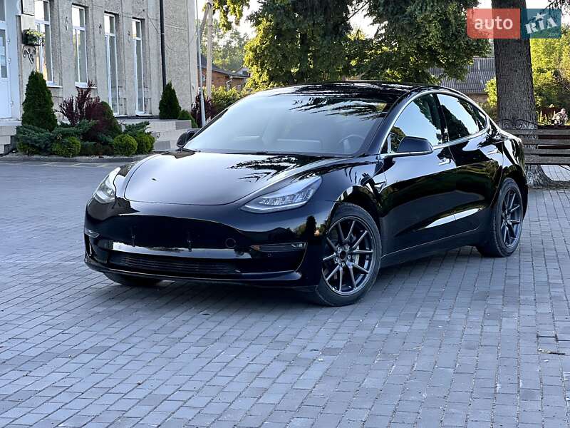 Седан Tesla Model 3 2019 в Кременці