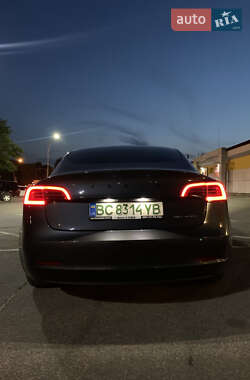 Седан Tesla Model 3 2021 в 