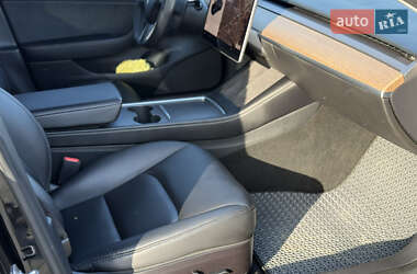 Седан Tesla Model 3 2021 в 