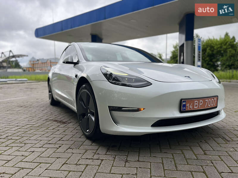 Седан Tesla Model 3 2022 в Самборі