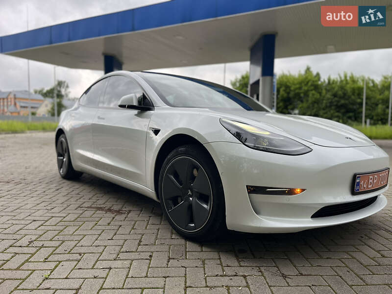 Седан Tesla Model 3 2022 в Самборі
