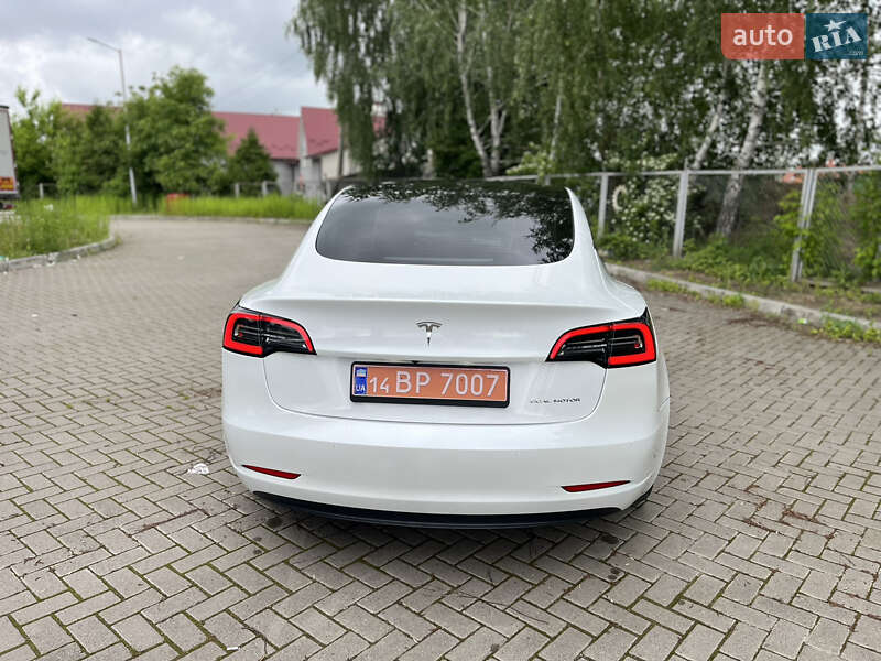 Седан Tesla Model 3 2022 в Самборі