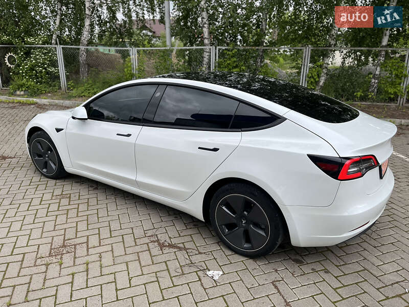 Седан Tesla Model 3 2022 в Самборі