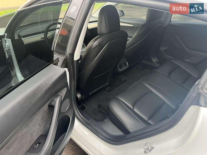 Седан Tesla Model 3 2022 в Самборі